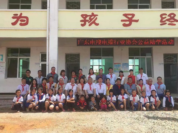 “熱心公益，情系教育”深圳晨美顏料色母粒有限公司與廣東省電線電纜行業(yè)協(xié)會(huì)瑞金公益助學(xué)考察慈善行
